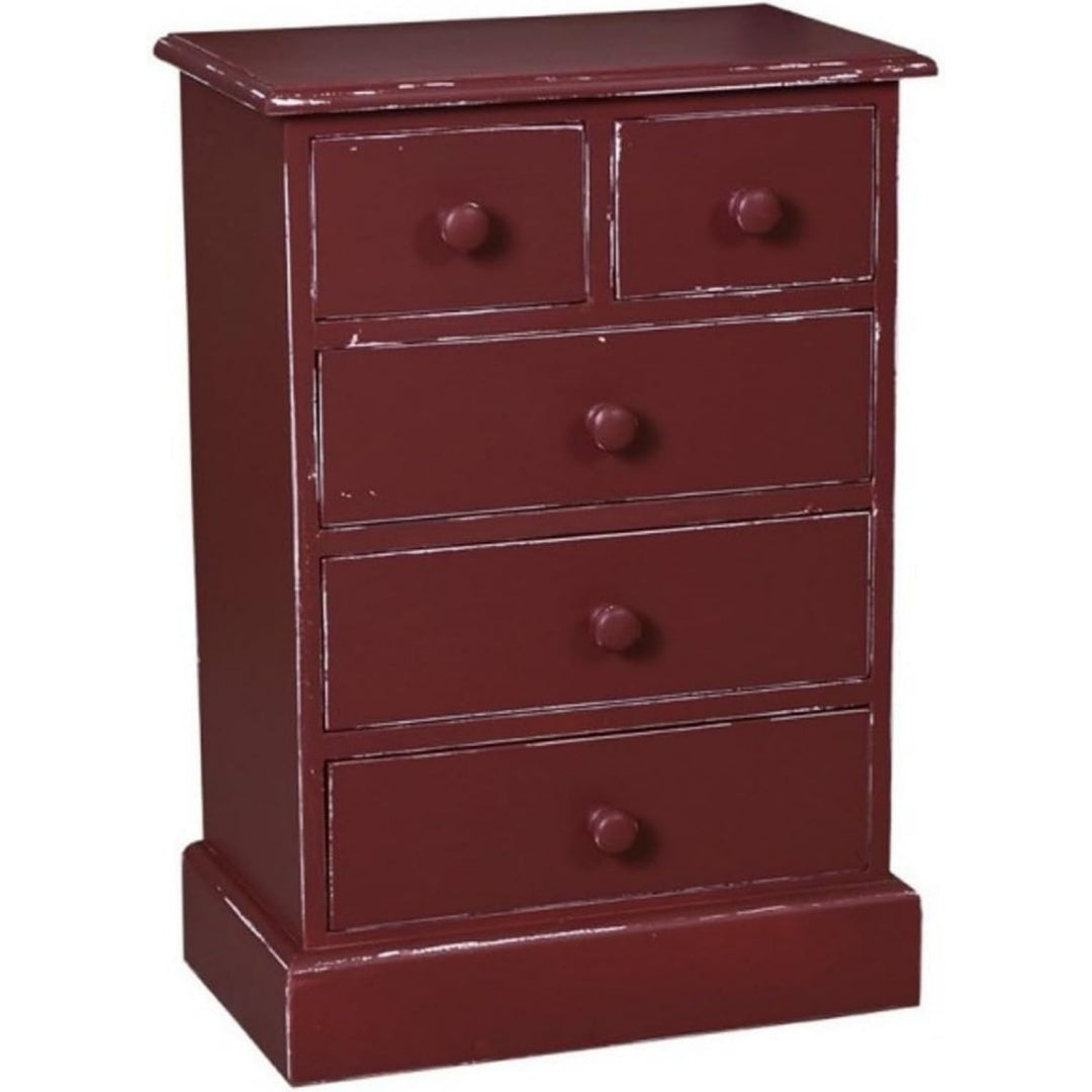 Rot gibt dem Sideboard einen farblichen Akzent