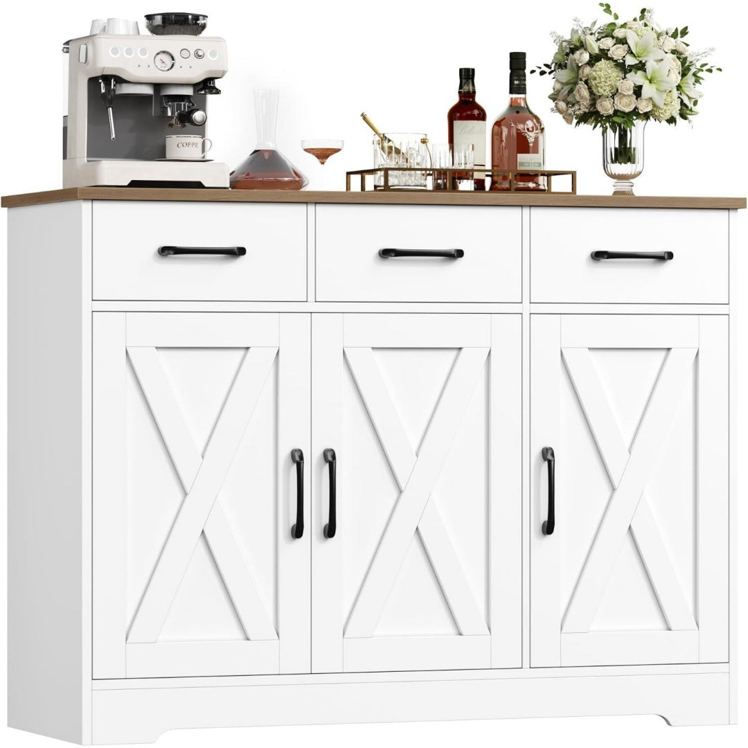 Sideboard aus Holzwerkstoff und Metall mit verstellbaren Ablagen
