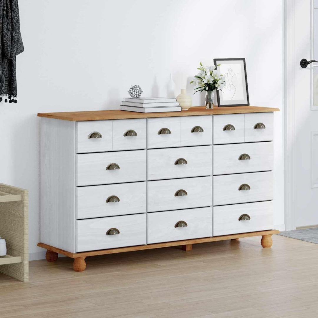 Das Sideboard nimmt mit 79 x 40 x 133.5 cm Gestalt an