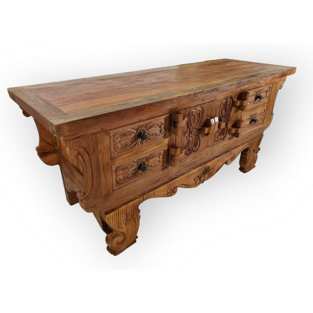 Das Sideboard nimmt mit 75 x 160 x 55 cm Gestalt an